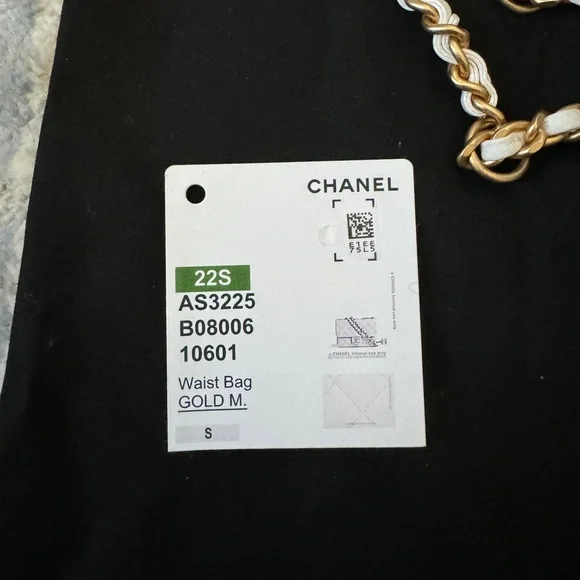 Chanel White Quilted Leather Waist Bag Gold Turn lock CC Hardware - Picture 9 of 10